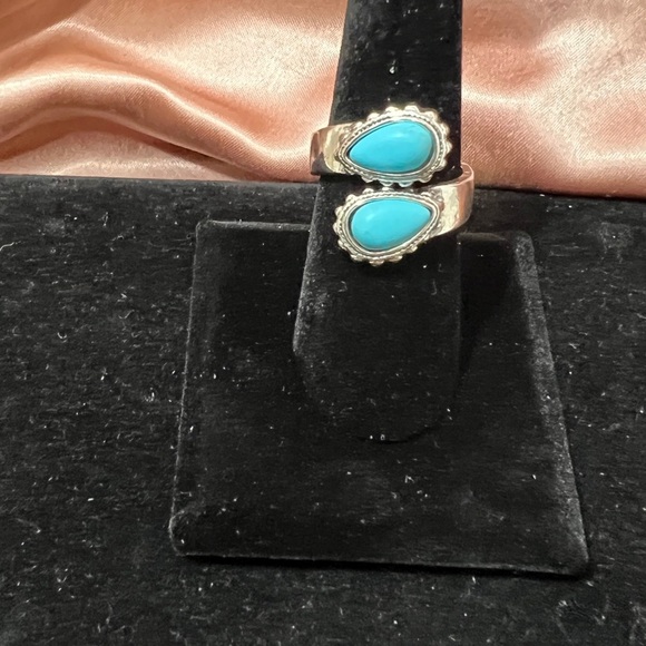 🔥🔥Silver Adjustable Ring W/Faux Turquoise Stones Southwestern Style. Very Styl - Picture 7 of 10